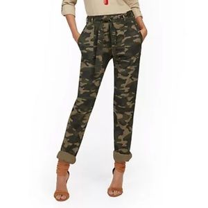 Linen Boyfriend Fit Camo Ankle Pants